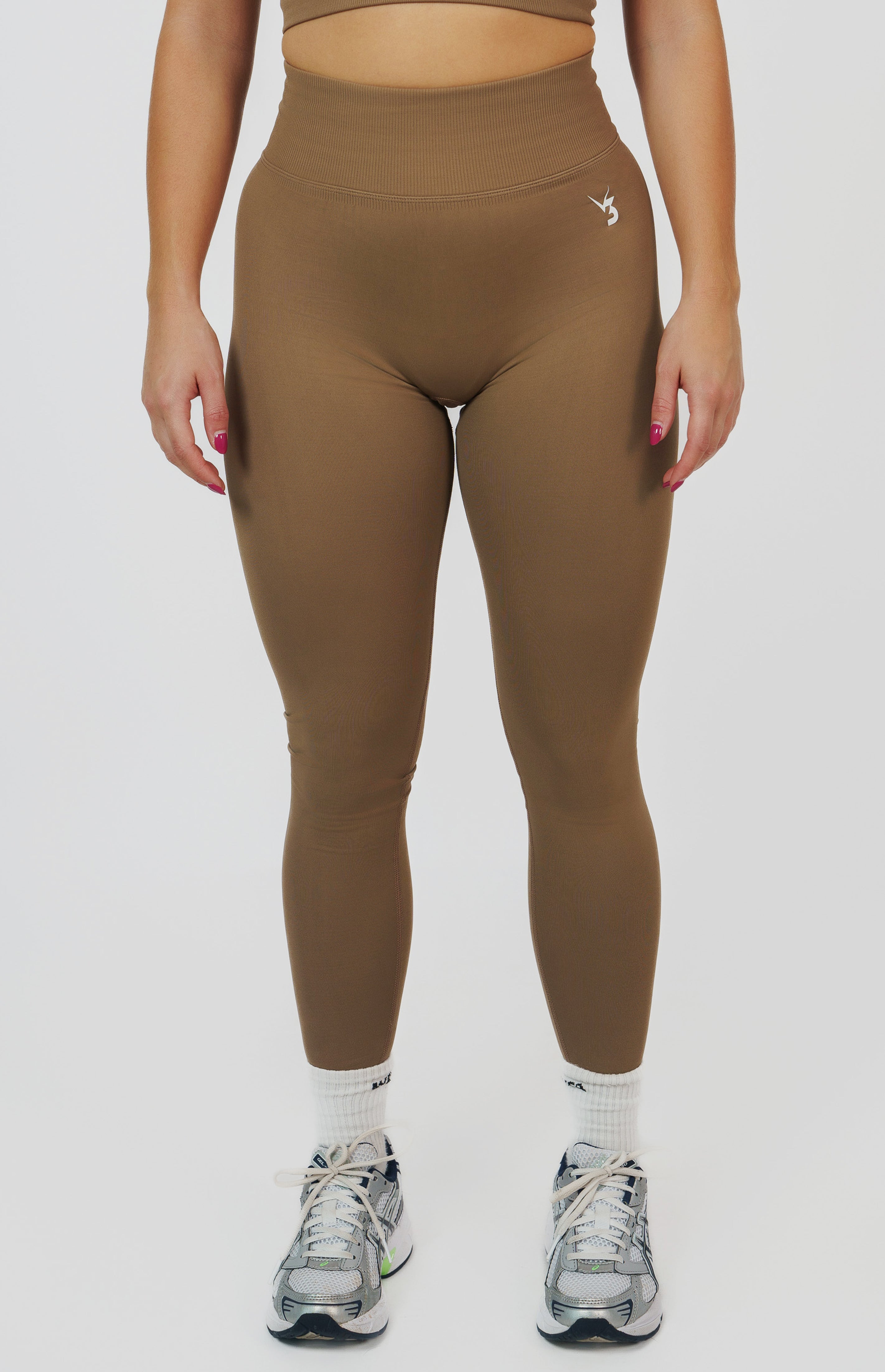 Form Seamless Scrunch Sports Bra, Leggings & Shorts Set - Cocoa Beige