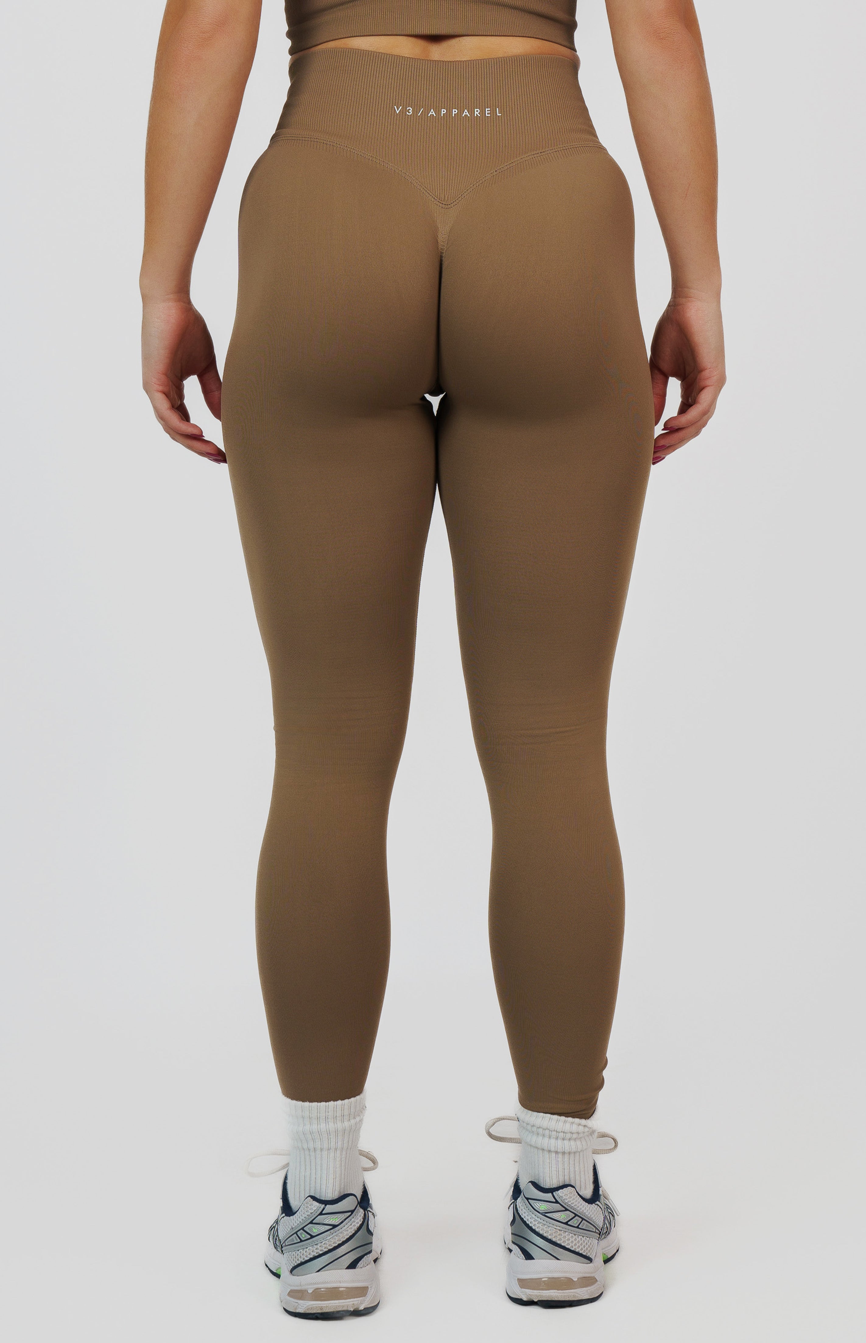 Form Seamless Scrunch Sports Bra, Leggings & Shorts Set - Cocoa Beige