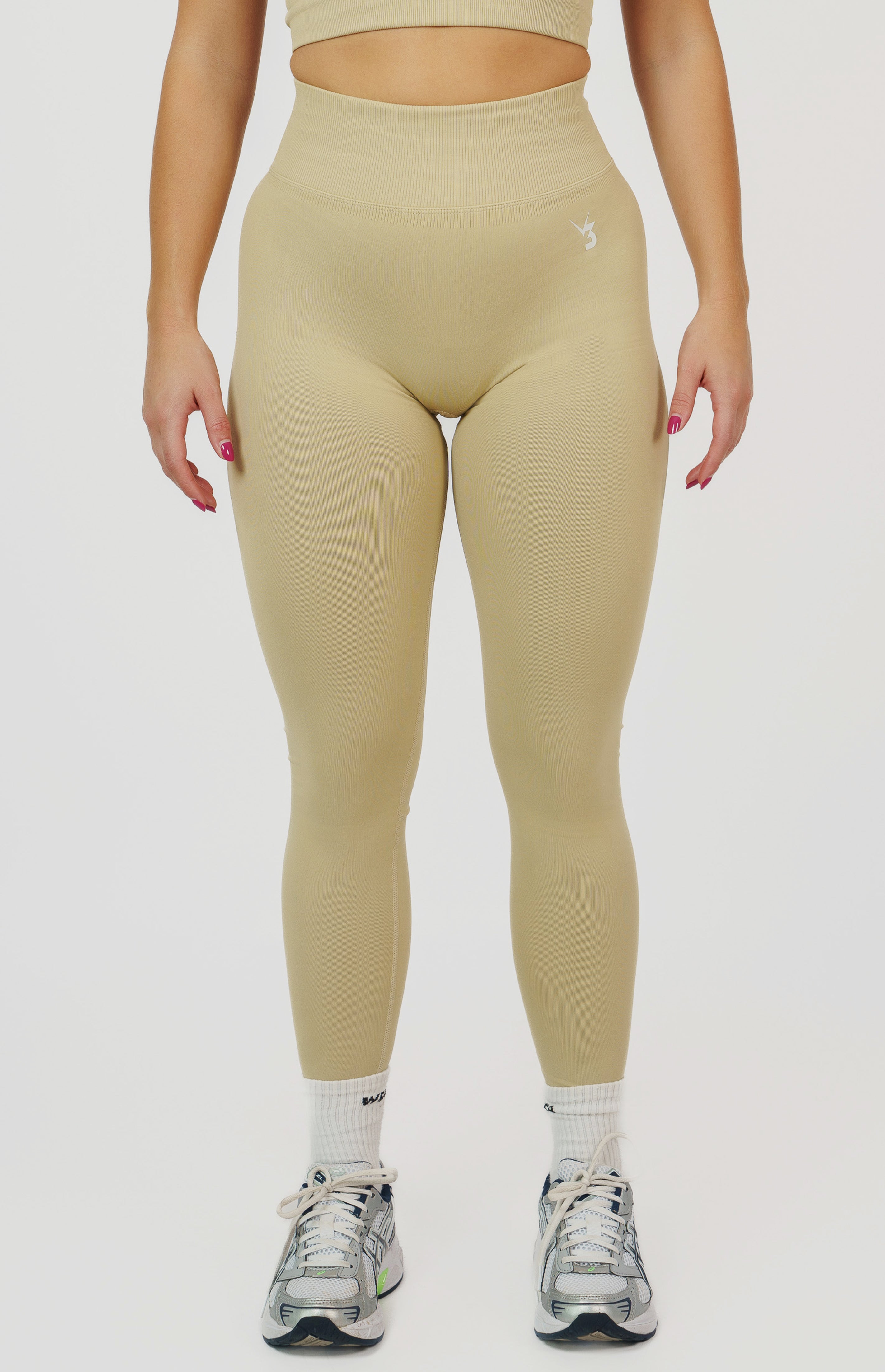 Form Seamless Scrunch Sports Bra, Leggings & Shorts Set - Light Camel