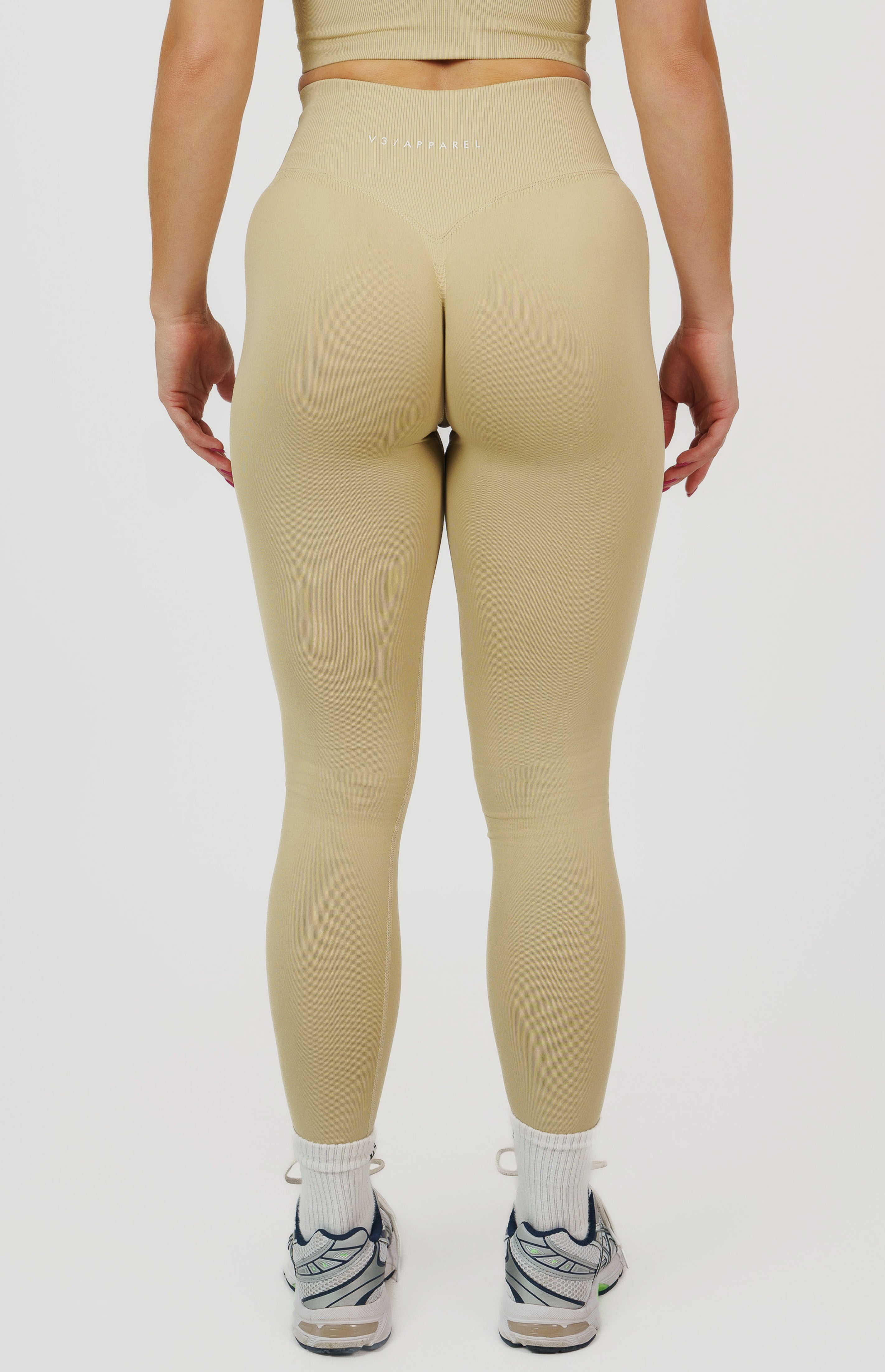 Form Seamless Scrunch Sports Bra, Leggings & Shorts Set - Light Camel