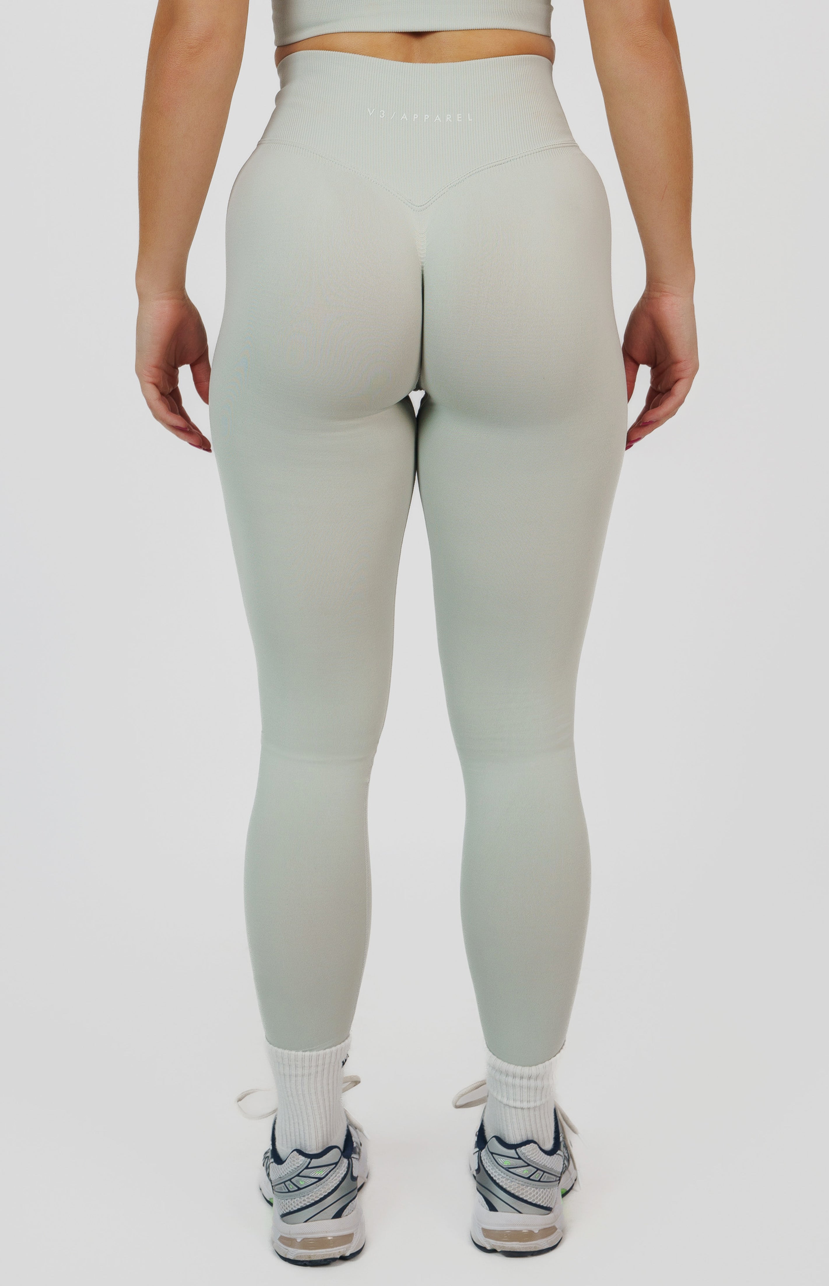 Form Seamless Scrunch Sports Bra, Leggings & Shorts Set - Light Grey